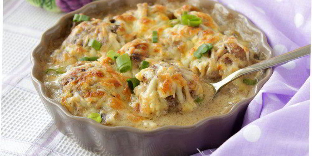 Рецепт тефтелей в грибном соусе под сыром