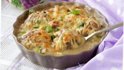 Тефтели в грибном соусе под сыром