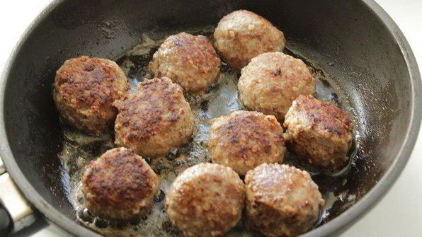 тефтели в грибном соусе под сыром