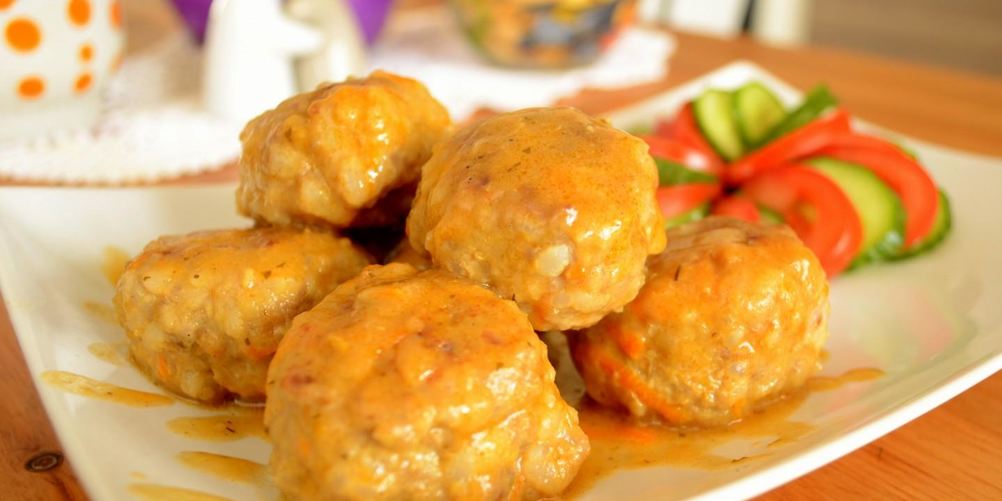 Рецепт тефтелей в сметанно томатном соусе на сковороде