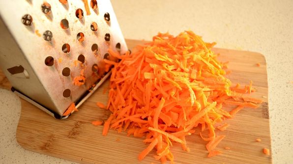 тефтели в сметанно томатном соусе на сковороде