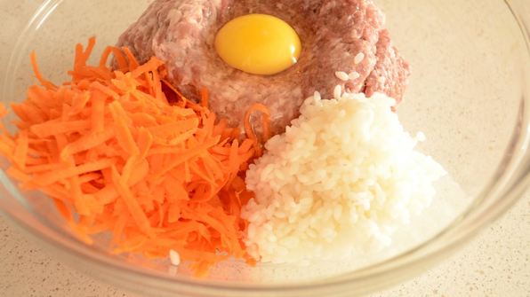 тефтели в сметанно томатном соусе на сковороде