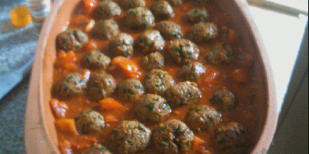 Рецепт тефтелей в томатном соусе с яйцами