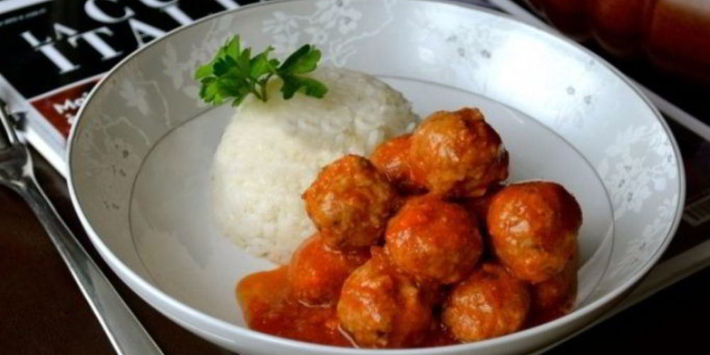 Рецепт тефтелек из говяжьего фарша с сыром в томатном соусе