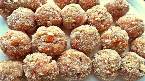 тефтельки с трехцветной пастой и овощной подливой