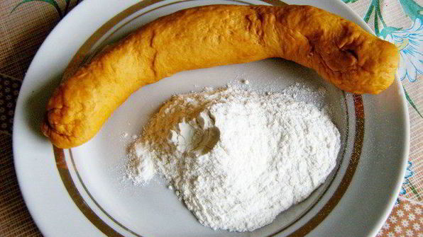 красные паровые вареники с творогом и паприкой