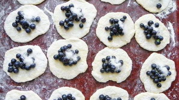 паровые вареники с черникой