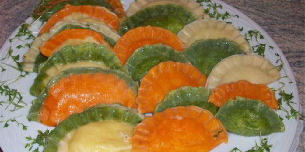 Рецепт цветных вареников с семгой