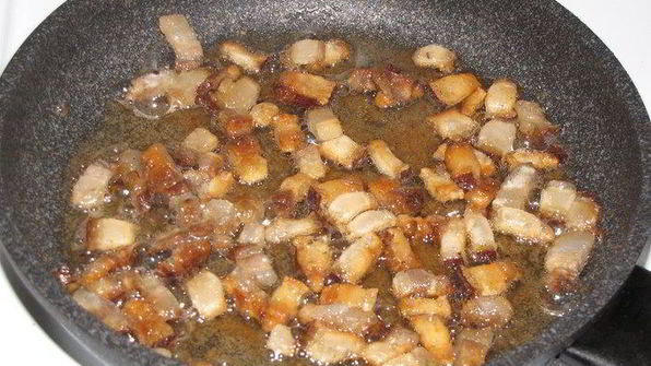 вареники с капустой, грибами и шкварками