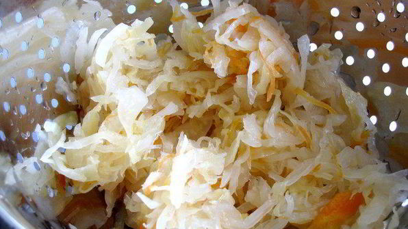 вареники с капустой, грибами и шкварками