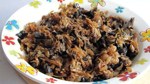 вареники с капустой, грибами и шкварками