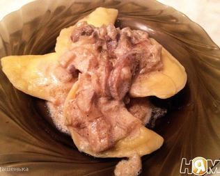 Вареники с картошкой и грибным соусом