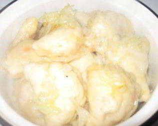 Вареники с тушеной капустой в томате