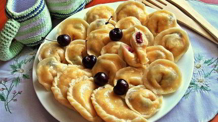 Вареники с творогом и черешней