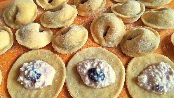 вареники с творогом и черешней