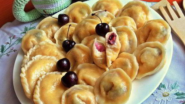 вареники с творогом и черешней