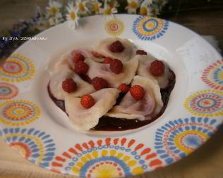 Вареники с вишней и ягодным соусом