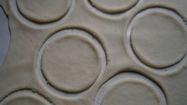 вареники с вишней и ягодным соусом