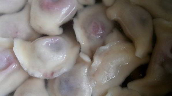 вареники с вишней и ягодным соусом