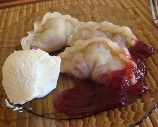 Вареники с вишней на пару