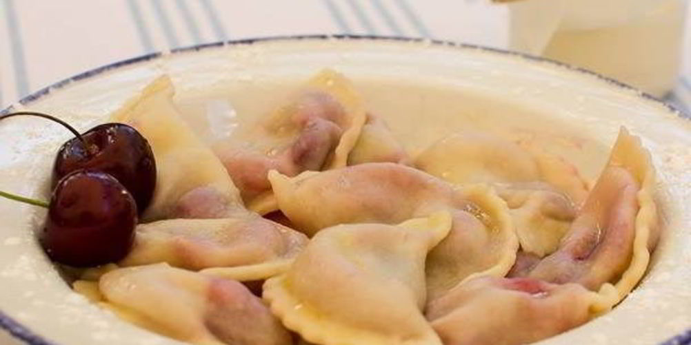 Рецепт вареников с вишней по-одесски
