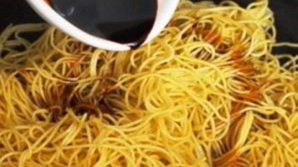 яичная лапша с соевым соусом