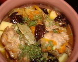 Простое жаркое в горшочках