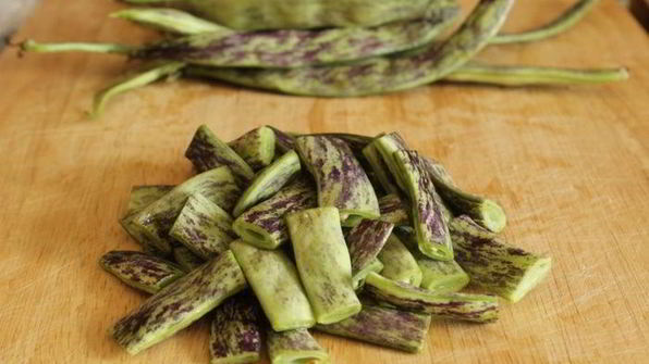 жаркое из баранины с молодой фасолью в тминном соусе