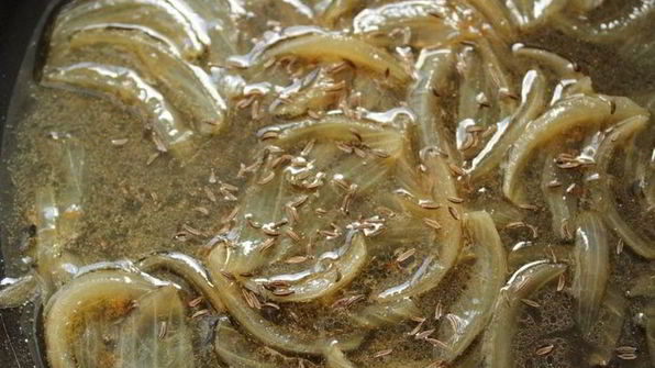 жаркое из баранины с молодой фасолью в тминном соусе