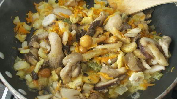 жаркое из фаршированной курицы