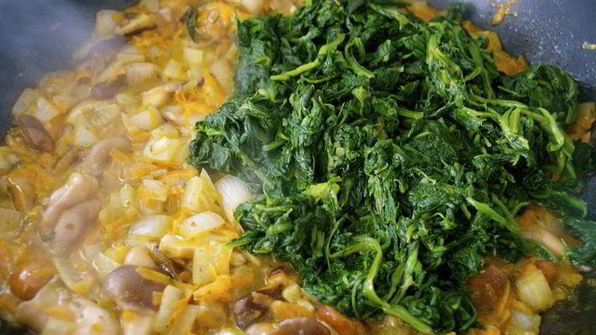 жаркое из фаршированной курицы