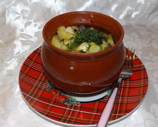 Жаркое из курицы, картошки и грибов