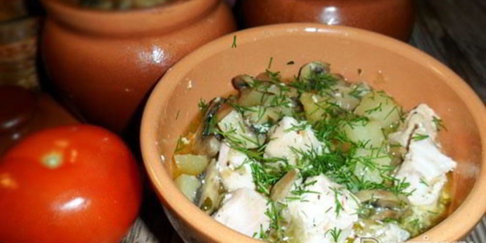 Рецепт жаркого из курицы с грибами и картофелем в горшочках