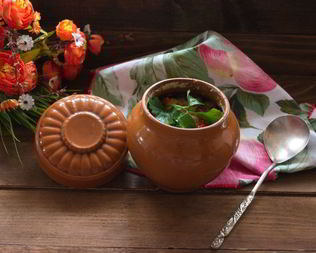 Жаркое из курицы в горшочке