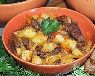 Жаркое из печени в горшочках