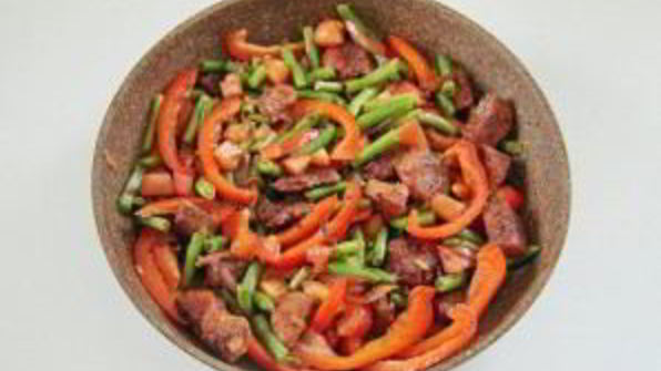 жаркое из свинины и зеленой фасоли