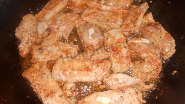 жаркое из свиных ребрышек с картошкой в горшочках