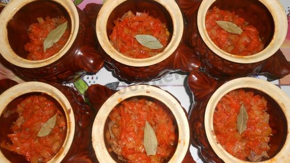 жаркое из свиных ребрышек с картошкой в горшочках