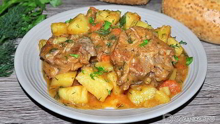Жаркое из телячьих хвостов с картофелем