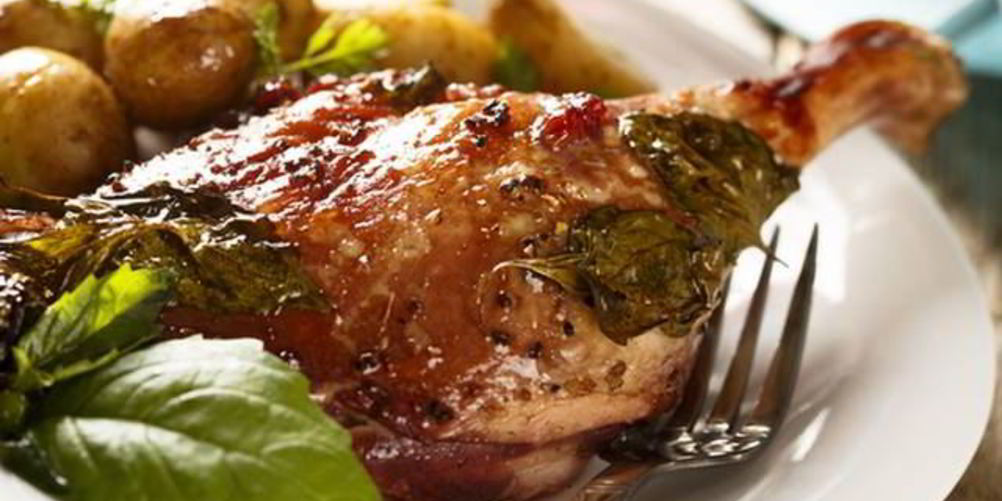 Рецепт жаркого из утки с капустой и виноградом