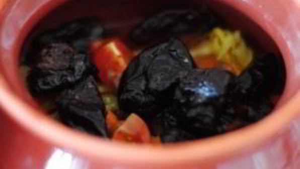 жаркое в горшочке из курицы с черносливом