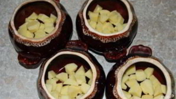 жаркое в горшочке с картофелем