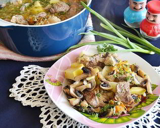 Жаркое в утятнице с грибами и свининой