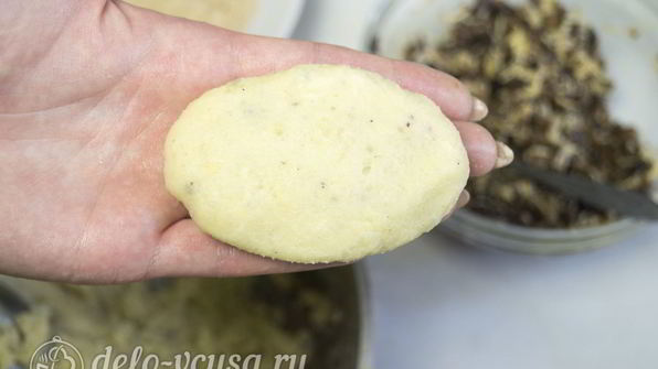 картофельные зразы с грибами и сыром