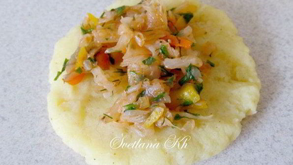 картофельные зразы с капустой, запеченные в духовке