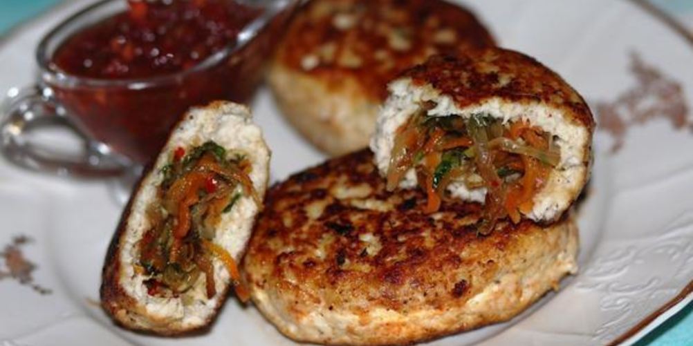 Рецепт куриных зраз с морковью и луком