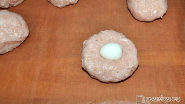 куриные зразы с перепелиными яйцами