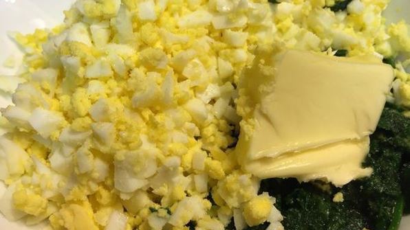 куриные зразы со шпинатом и яйцом