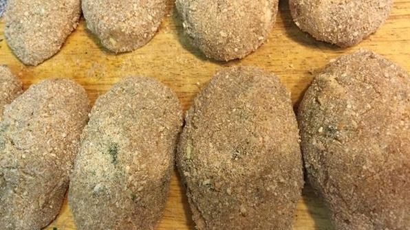 куриные зразы со шпинатом и яйцом