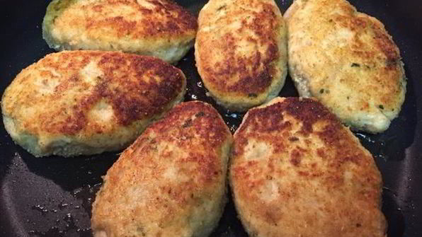 куриные зразы со шпинатом и яйцом